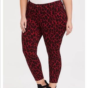 TORRID PONTE STRETCH ANKLE SKINNY PANT - RED LEOPARD